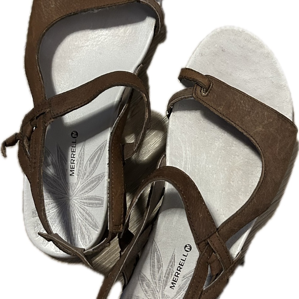 *****NEW **. Never worn Merrill Leather sandals